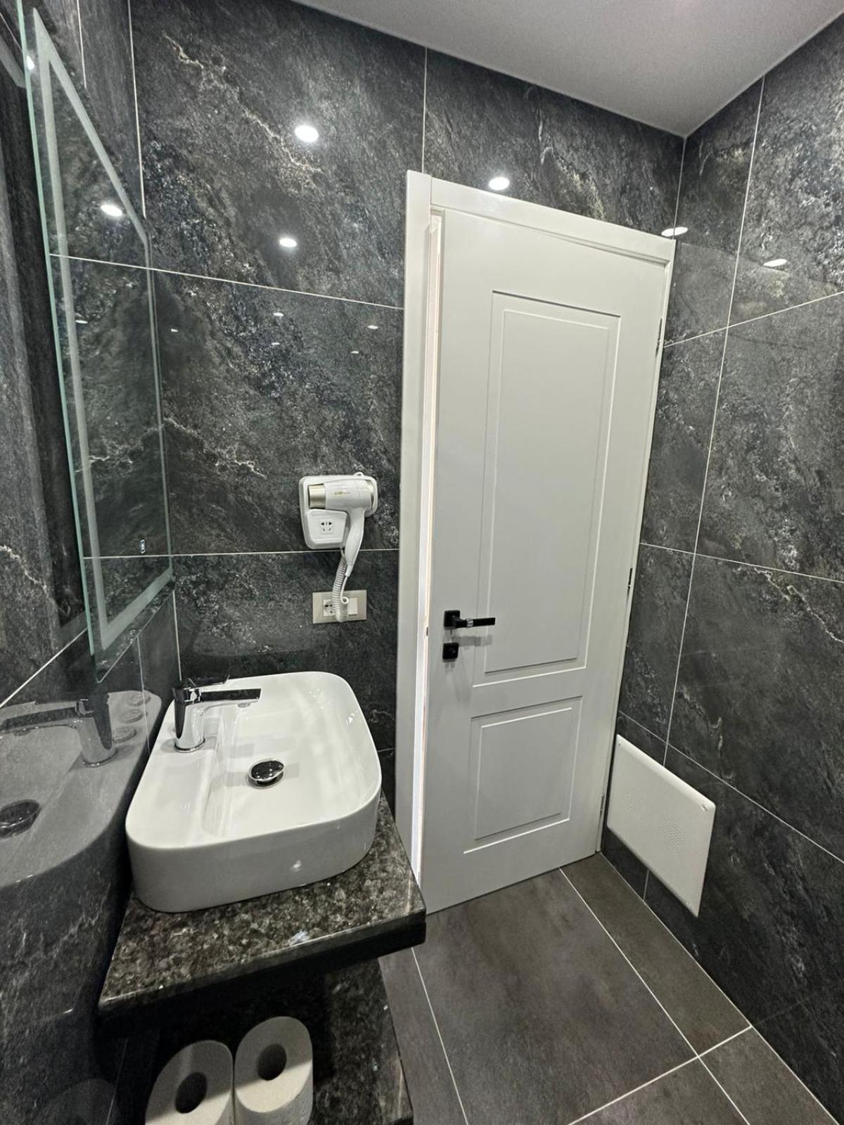 Hotel Europa Krujë 外观 照片